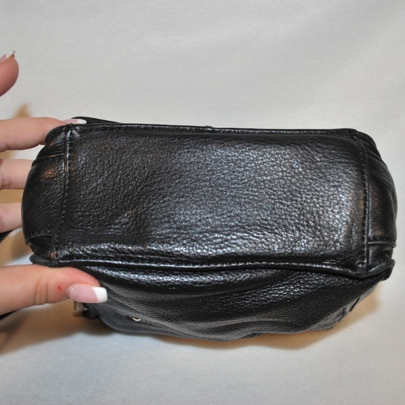 B. Makowsky Black Leather Crossbody bag - Picture 7 of 7